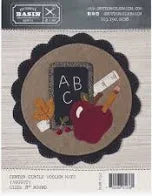 Photo of Buttermilk Basin Pattern in Center Circle Woolen Mats - August - Wool Applique