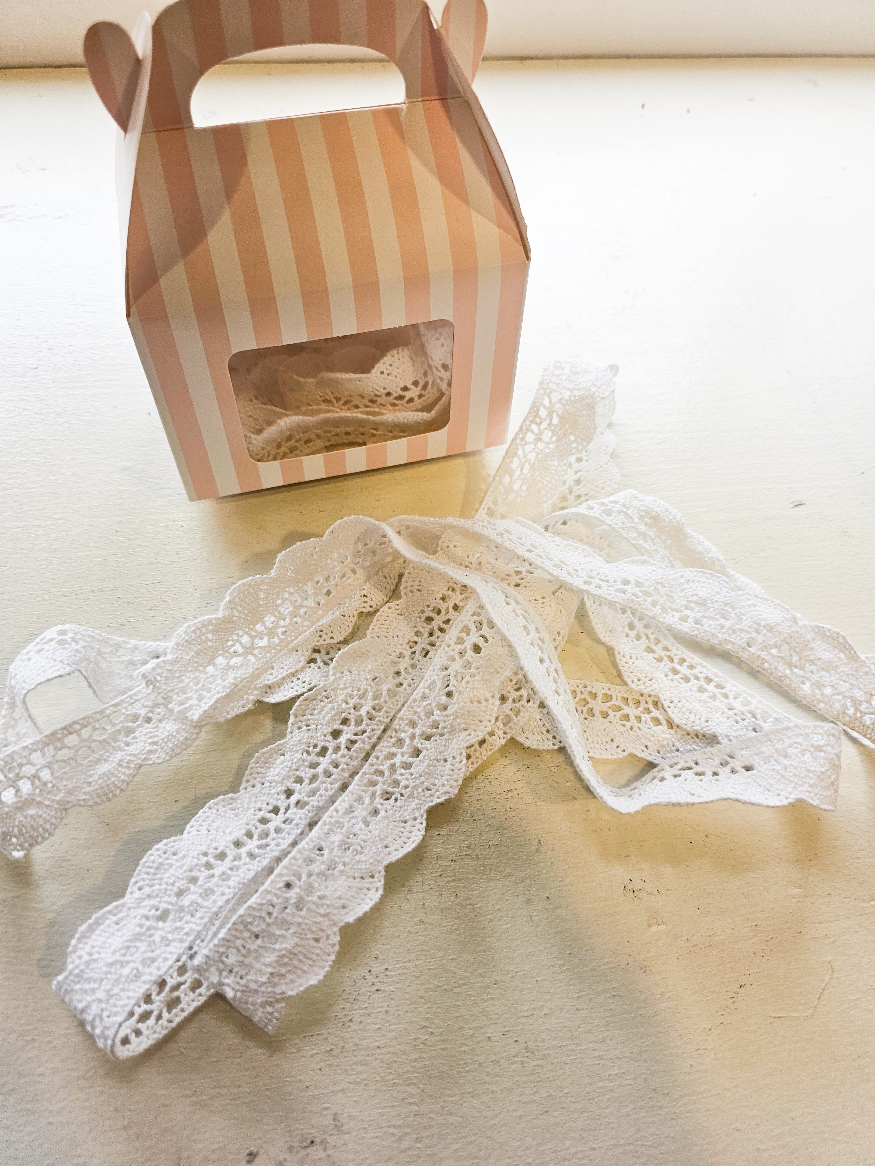 Laced Boxes Lace in box - 2 yds – Humble Stitch